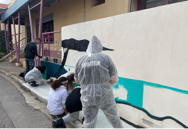Nouvelle fresque à Pin Vert avec les jeunes du centre social