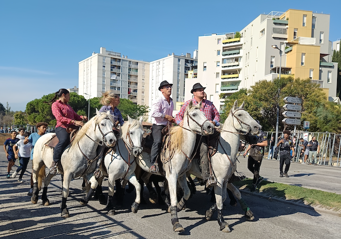 Les traditions camarguaises déboulent à Barriol !